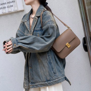 Жіноча шкіряна сумка месенджер Claire коричнева фото