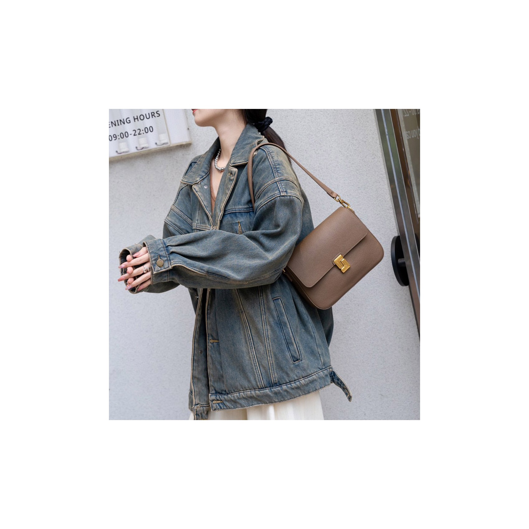 Жіноча шкіряна сумка месенджер Claire коричнева