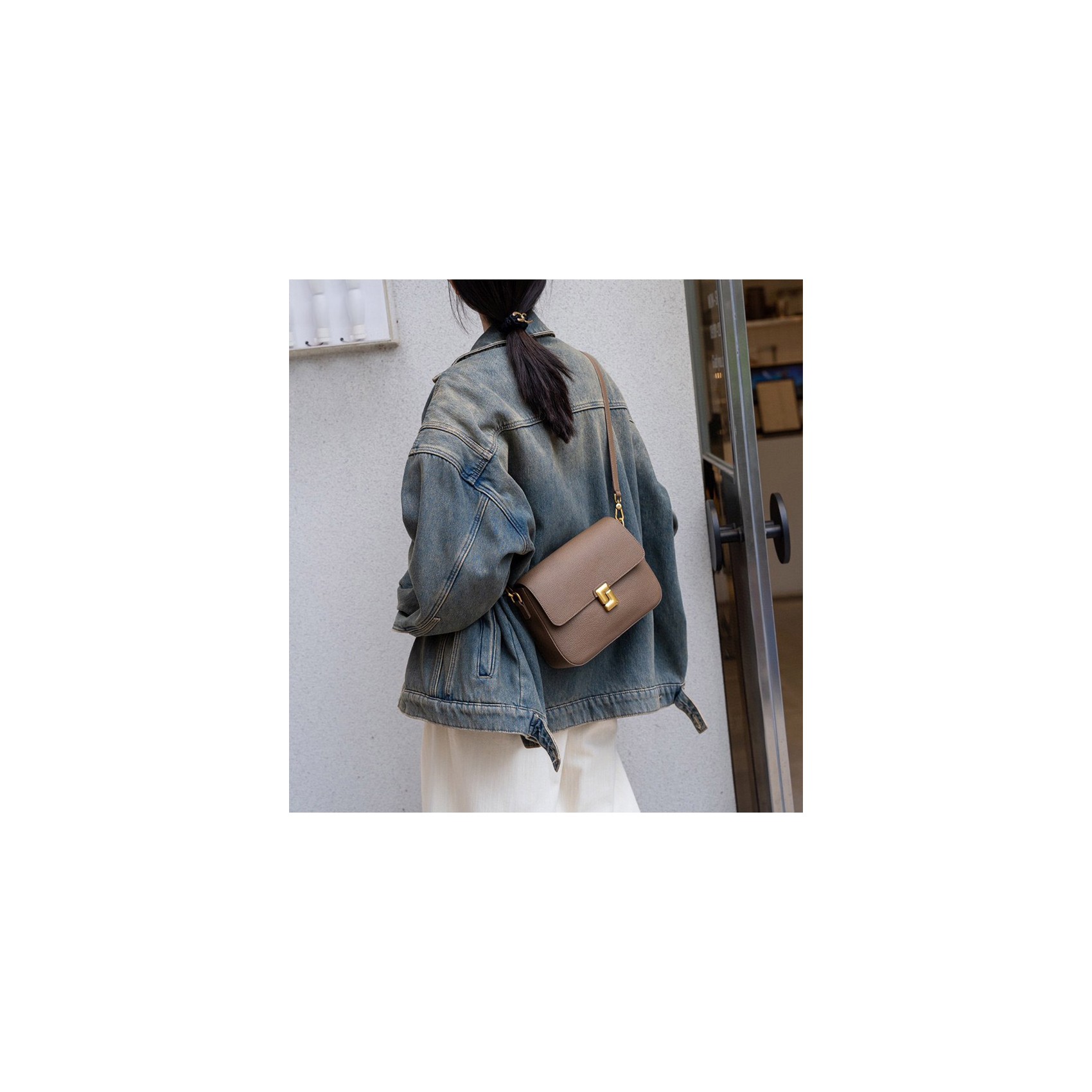 Жіноча шкіряна сумка месенджер Claire коричнева