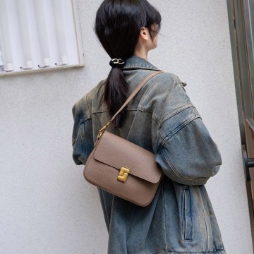 Женская кожаная сумка мессенджер Claire коричневая фото