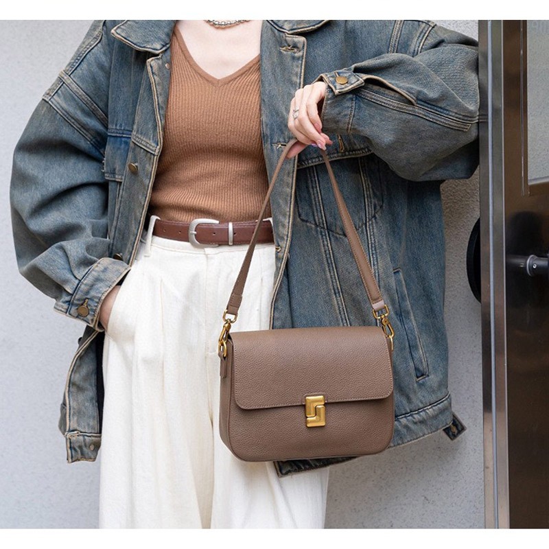 Жіноча шкіряна сумка месенджер Claire коричнева - 6 фото