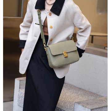 Женская кожаная сумка мессенджер Claire фисташковая фото