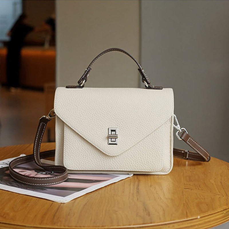 Жіноча шкіряна сумка месенджер Camille молочна - 8 фото