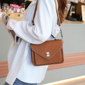 Женская кожаная сумка мессенджер Camille коричневая фото