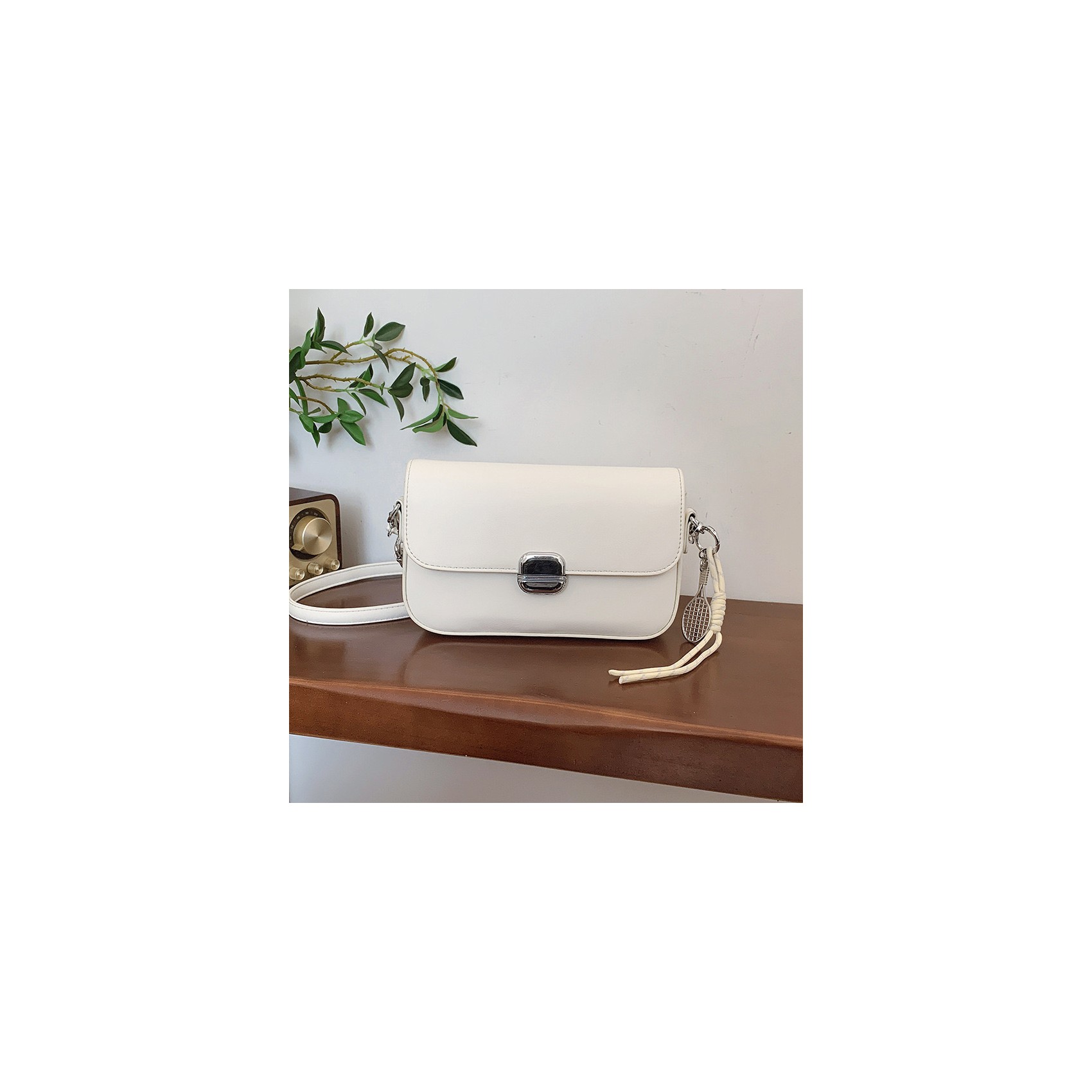 Жіноча сумка крос боді Marie біла