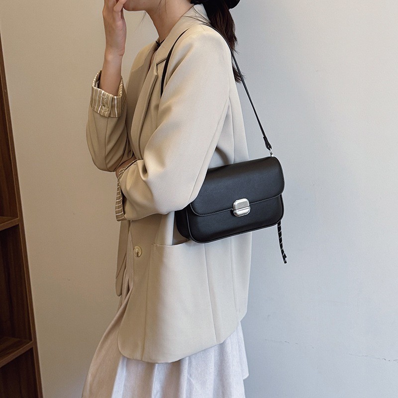 Жіноча сумка крос боді Marie чорна - 10 фото