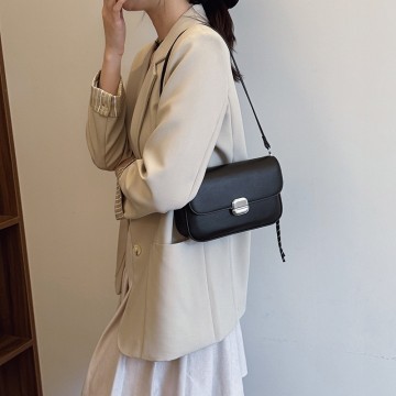 Жіноча сумка крос боді Marie чорна фото