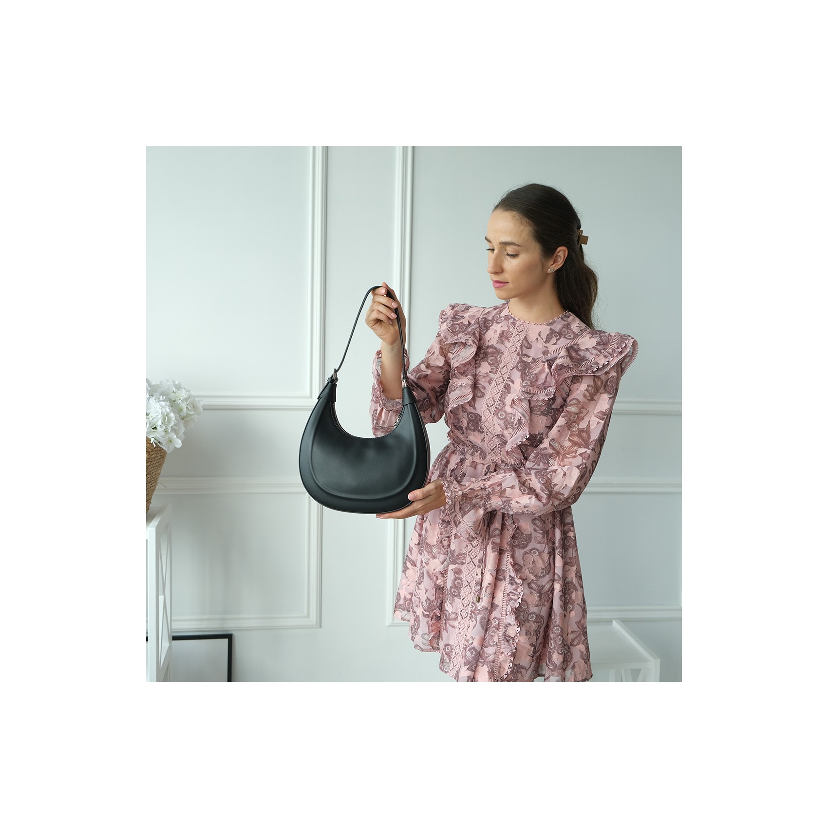 Женская кожаная сумка хобо Veronica черная