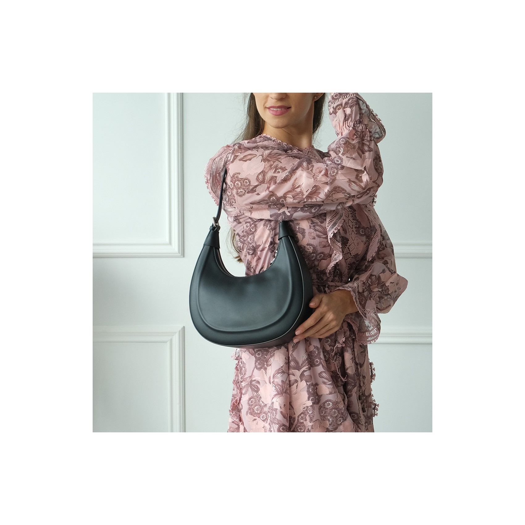 Женская кожаная сумка хобо Veronica черная