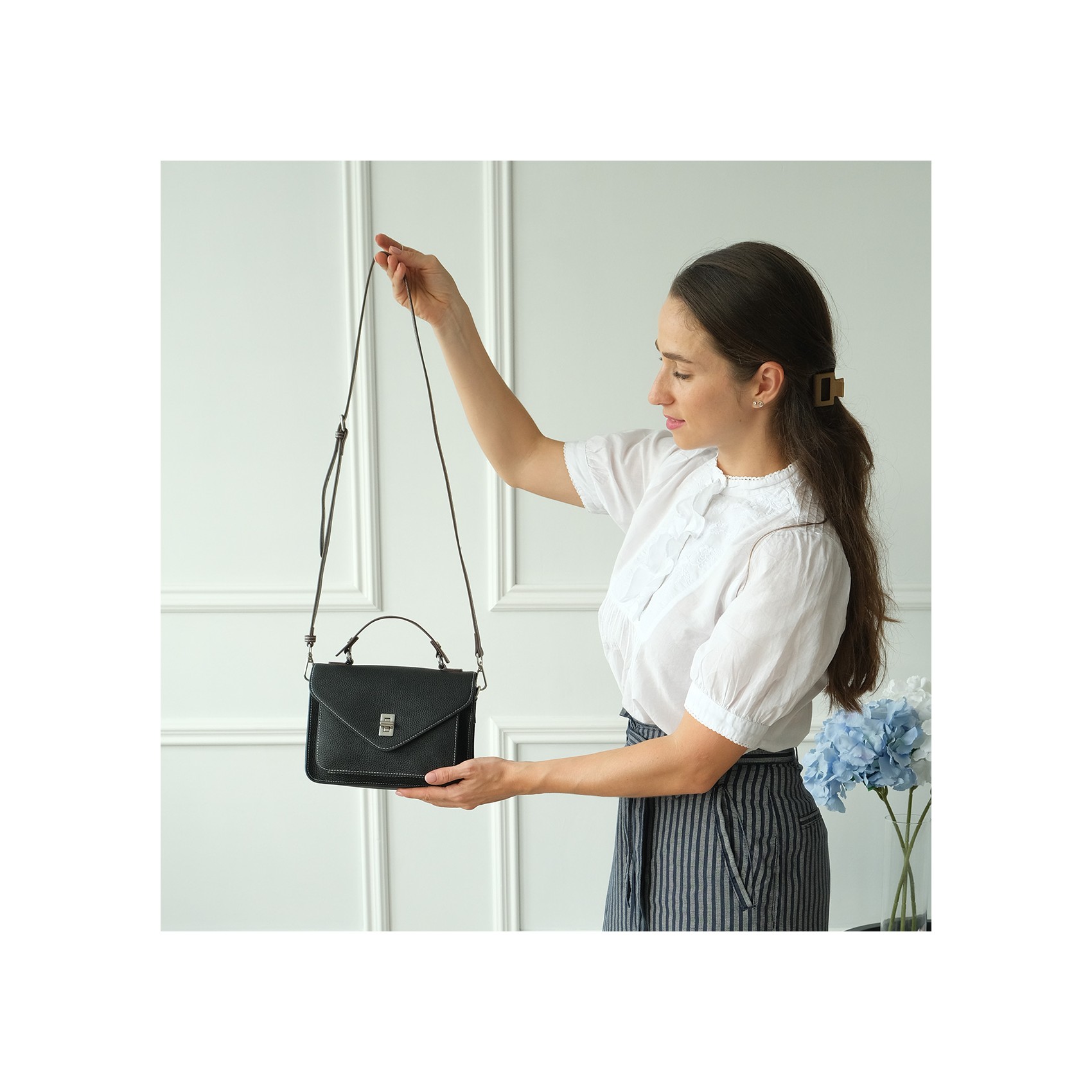 Женская кожаная сумка мессенджер Camille черная