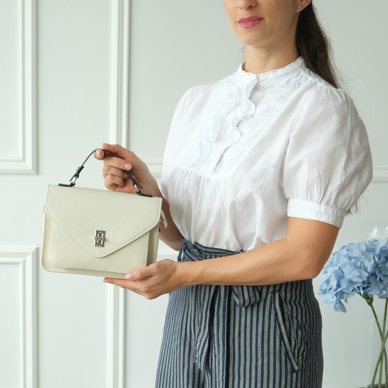 Жіноча шкіряна сумка месенджер Camille молочна - 3 фото