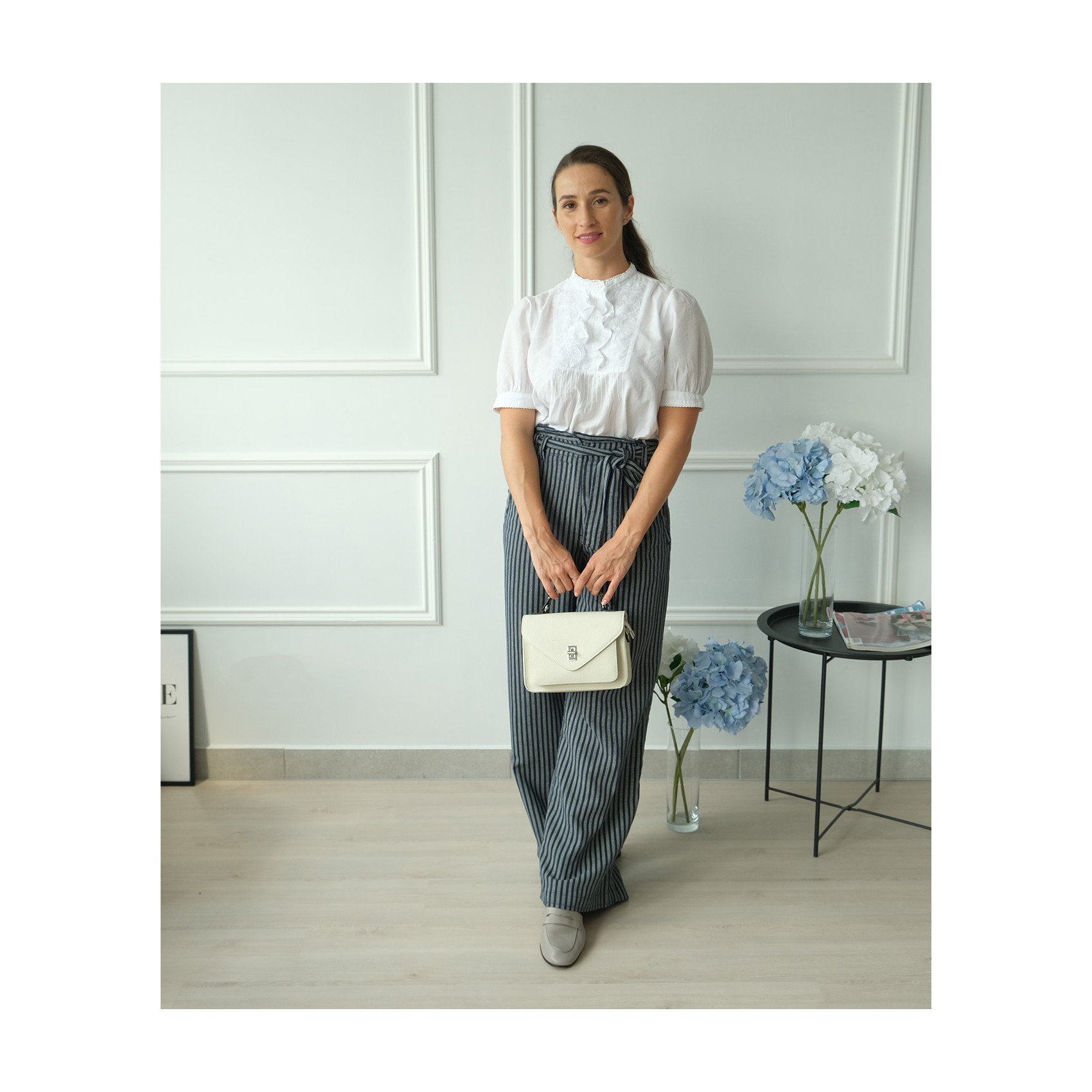 Жіноча шкіряна сумка месенджер Camille молочна