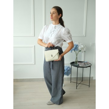 Жіноча шкіряна сумка месенджер Camille молочна фото