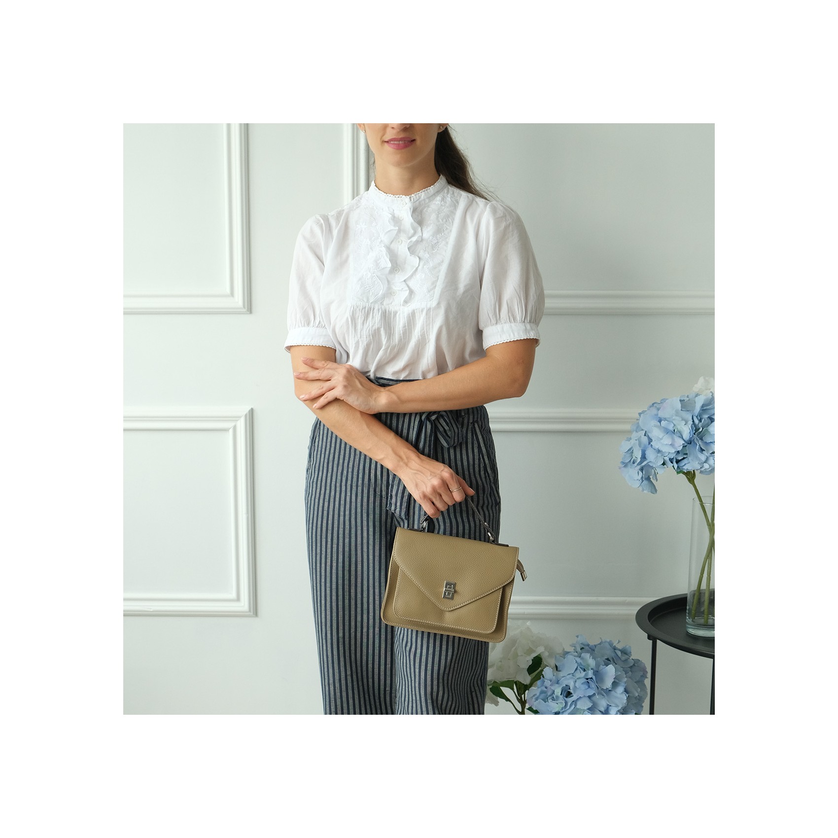 Жіноча шкіряна сумка месенджер Camille бежева