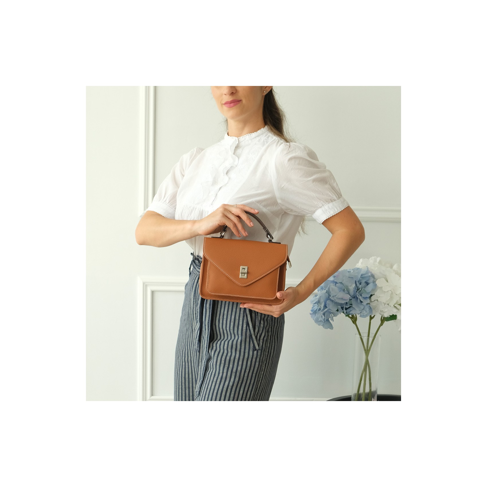 Жіноча шкіряна сумка месенджер Camille коричнева