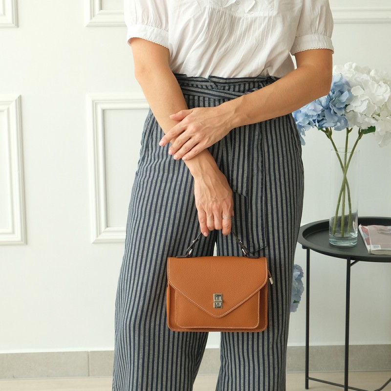 Жіноча шкіряна сумка месенджер Camille коричнева - 3 фото