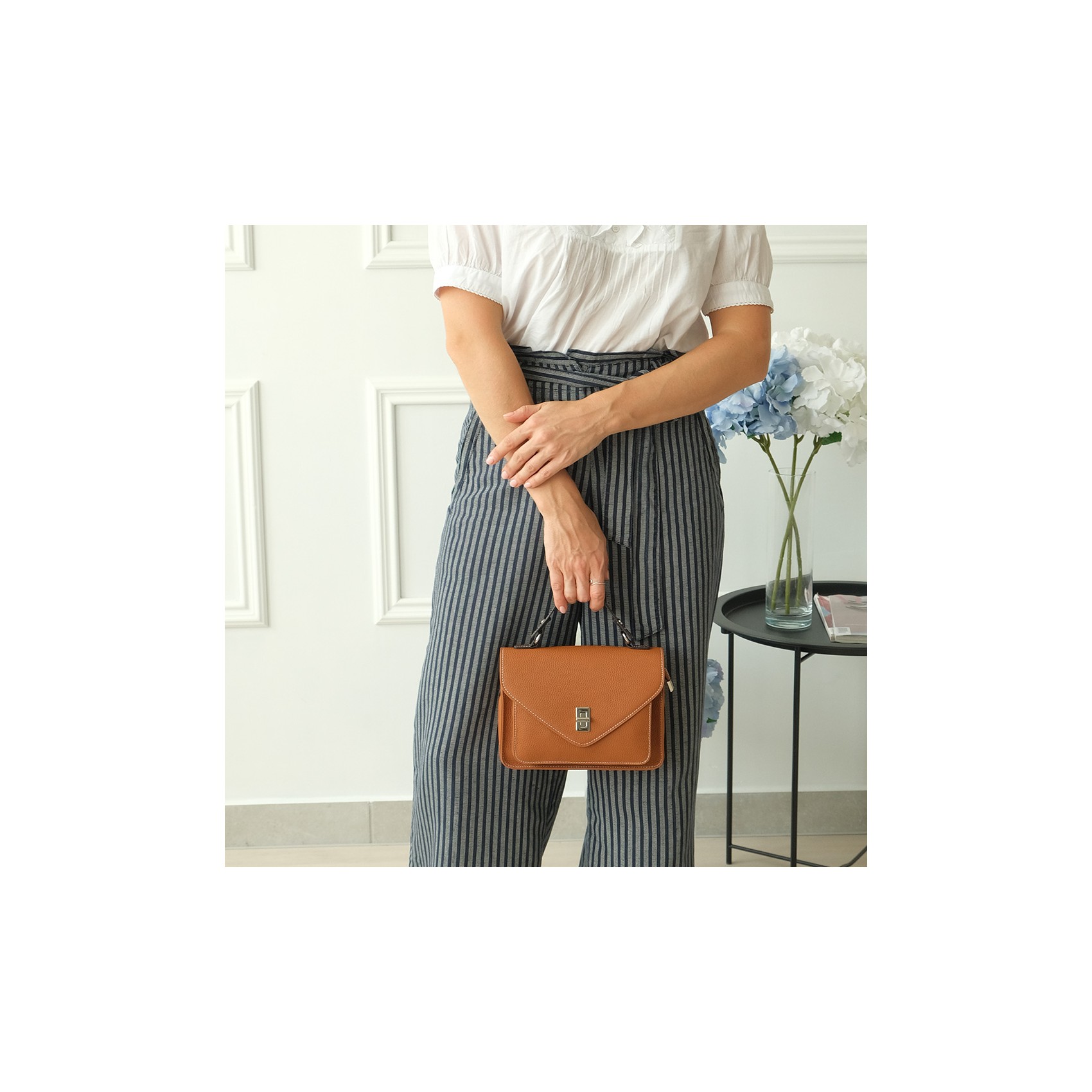 Жіноча шкіряна сумка месенджер Camille коричнева