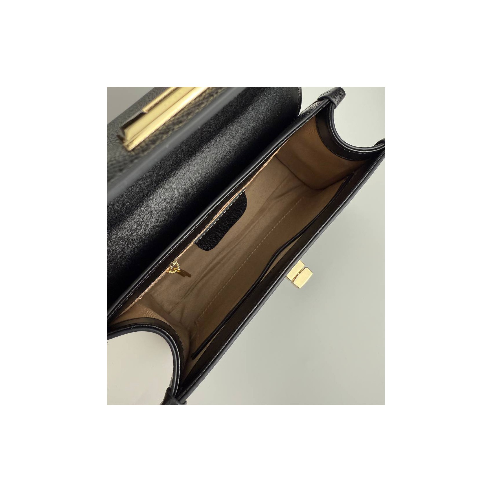 Женская кожаная сумка Brielle черная