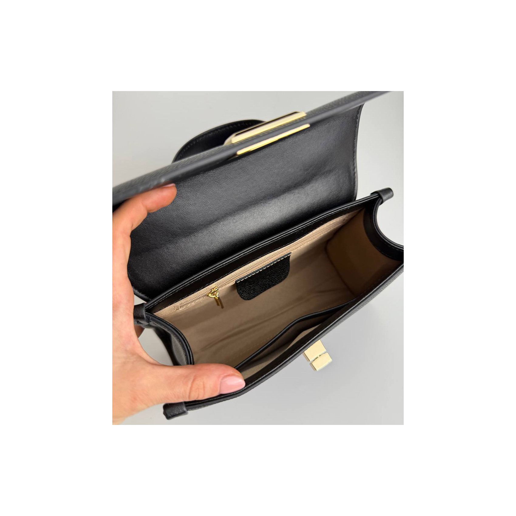 Женская кожаная сумка Brielle черная