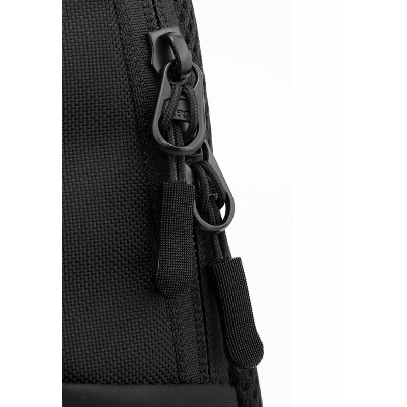 Мужская сумка-рюкзак слинг Simon на одно плечо черная - 10 фото