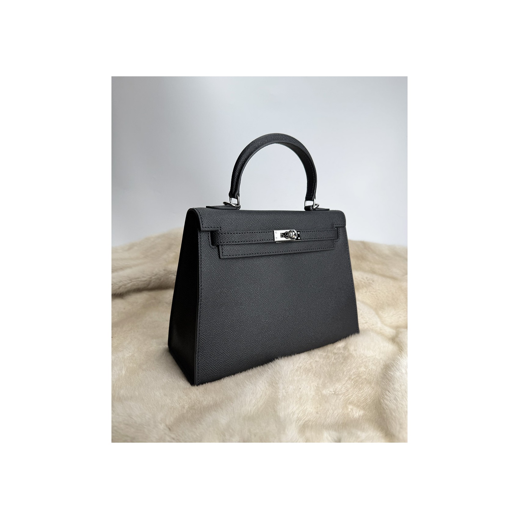 Жіноча шкіряна сумка Kelly 25 чорна