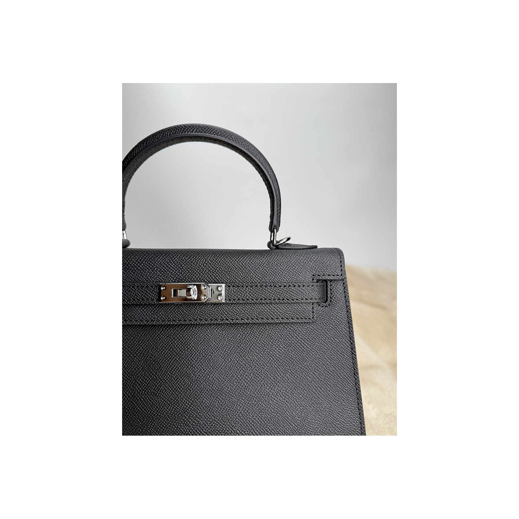 Женская кожаная сумка Kelly 25 черная