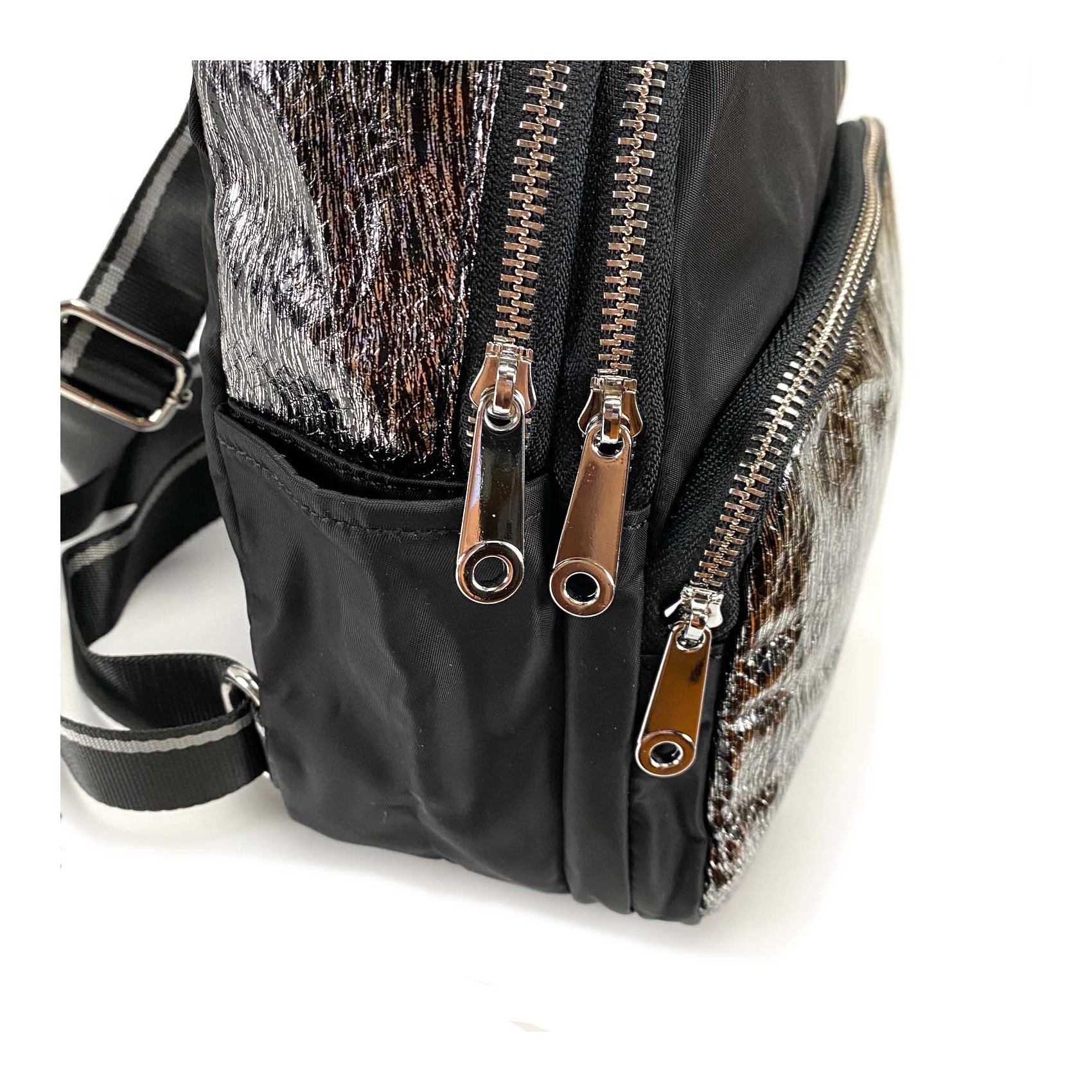 Жіночий рюкзак Juliet чорний з сріблом