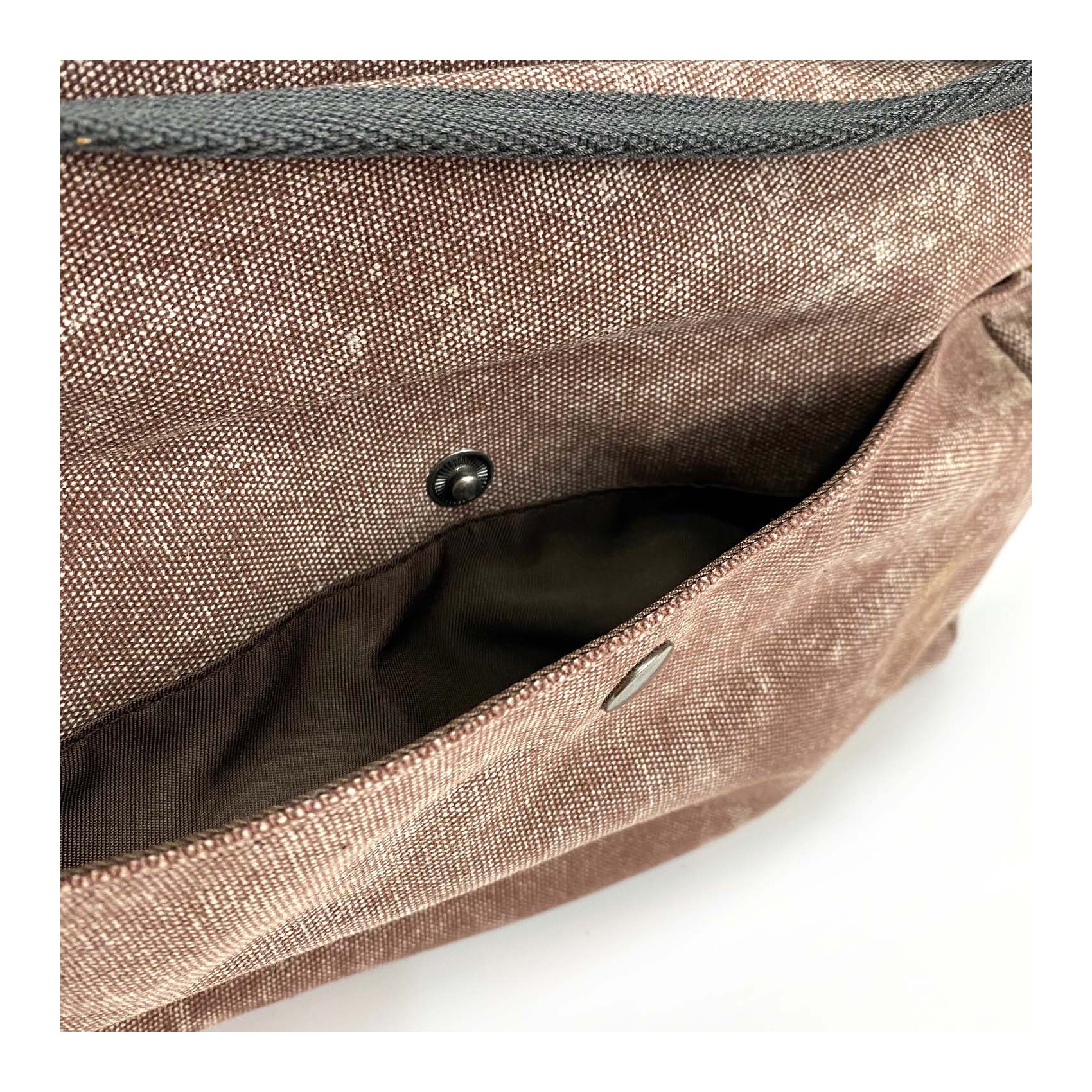 Жіноча сумка через плече Aeon з орнаментом коричнева