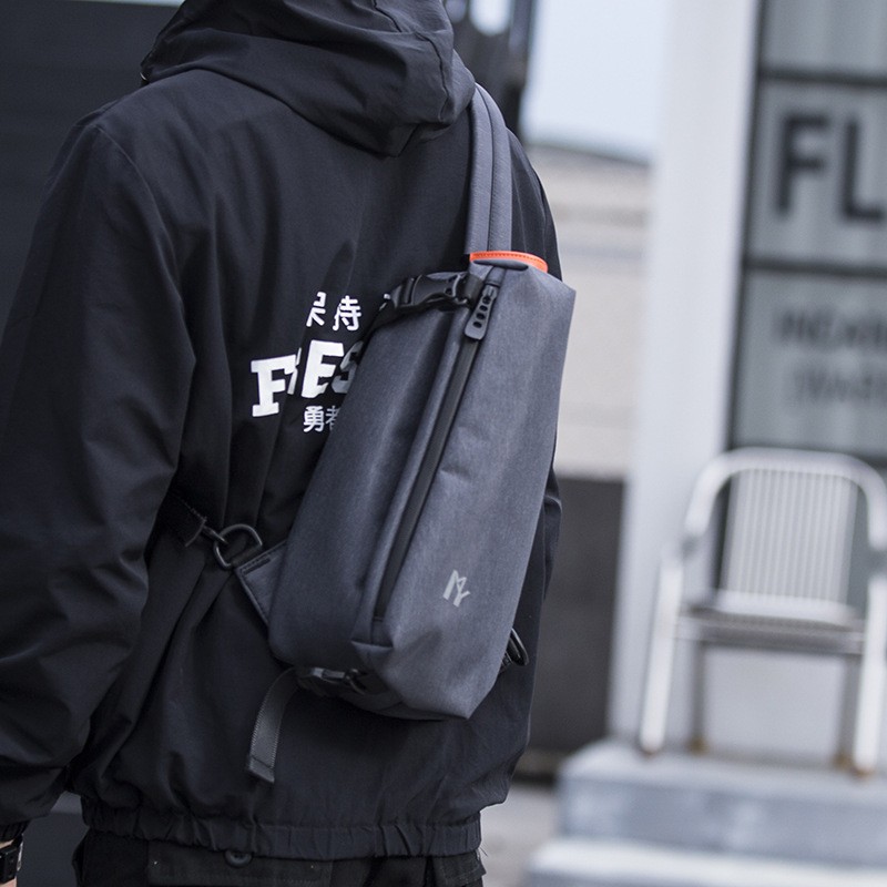 Мужская сумка-рюкзак слинг MY на одно плечо графит - 3 фото