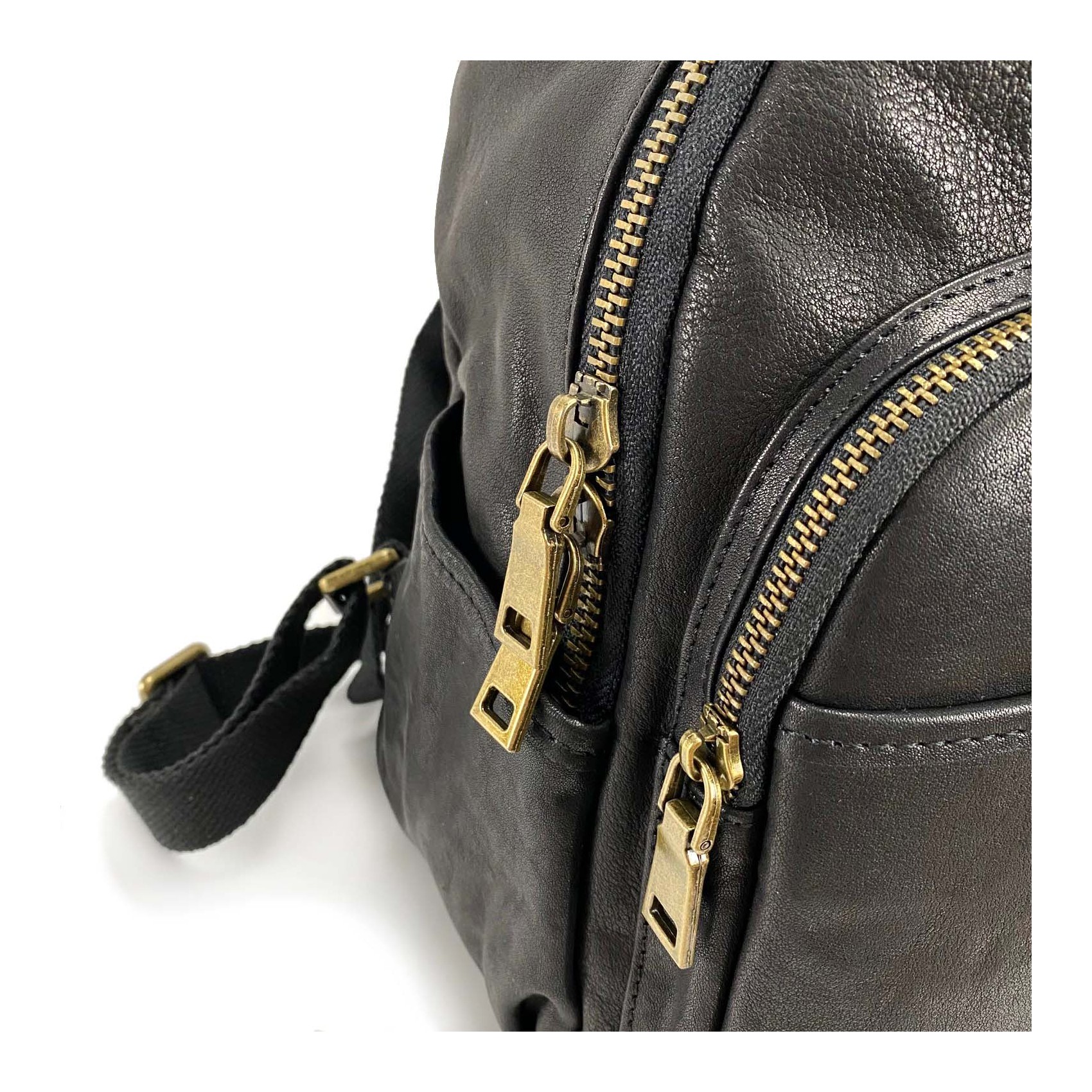 Женский кожаный рюкзак Kate черный