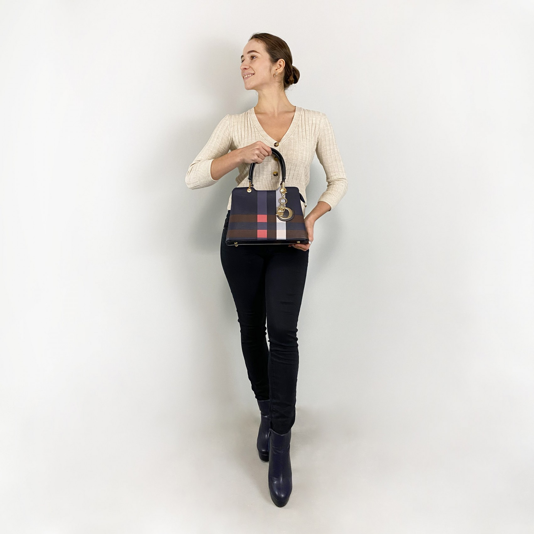 Женская классическая сумка Grace синяя с черными ручками