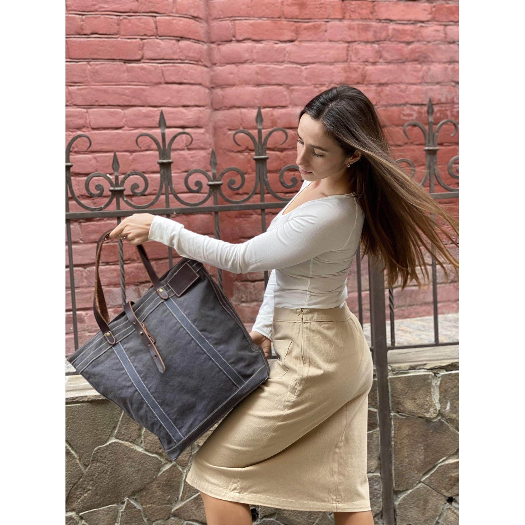 Женская сумка-тоут Weekend графитовая