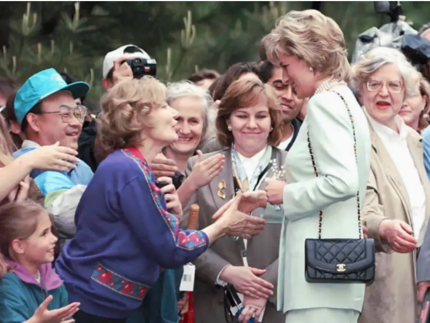 Принцесса Диана с сумкой Chanel Lady Diana